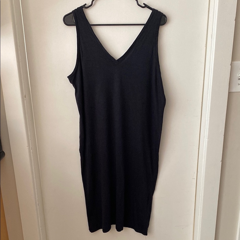 H&M Black Sleeveless V-Neck Sheath Dress